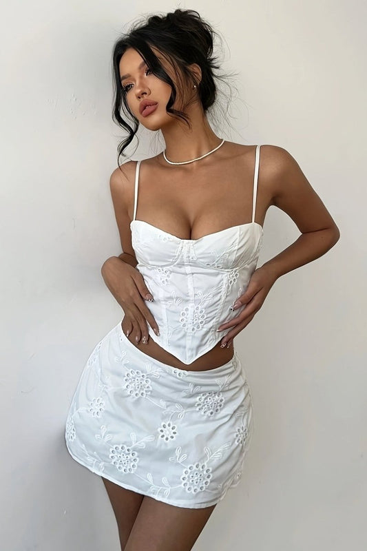 Etta – Urban Vintage-Inspired Duo with Contoured Silhouette