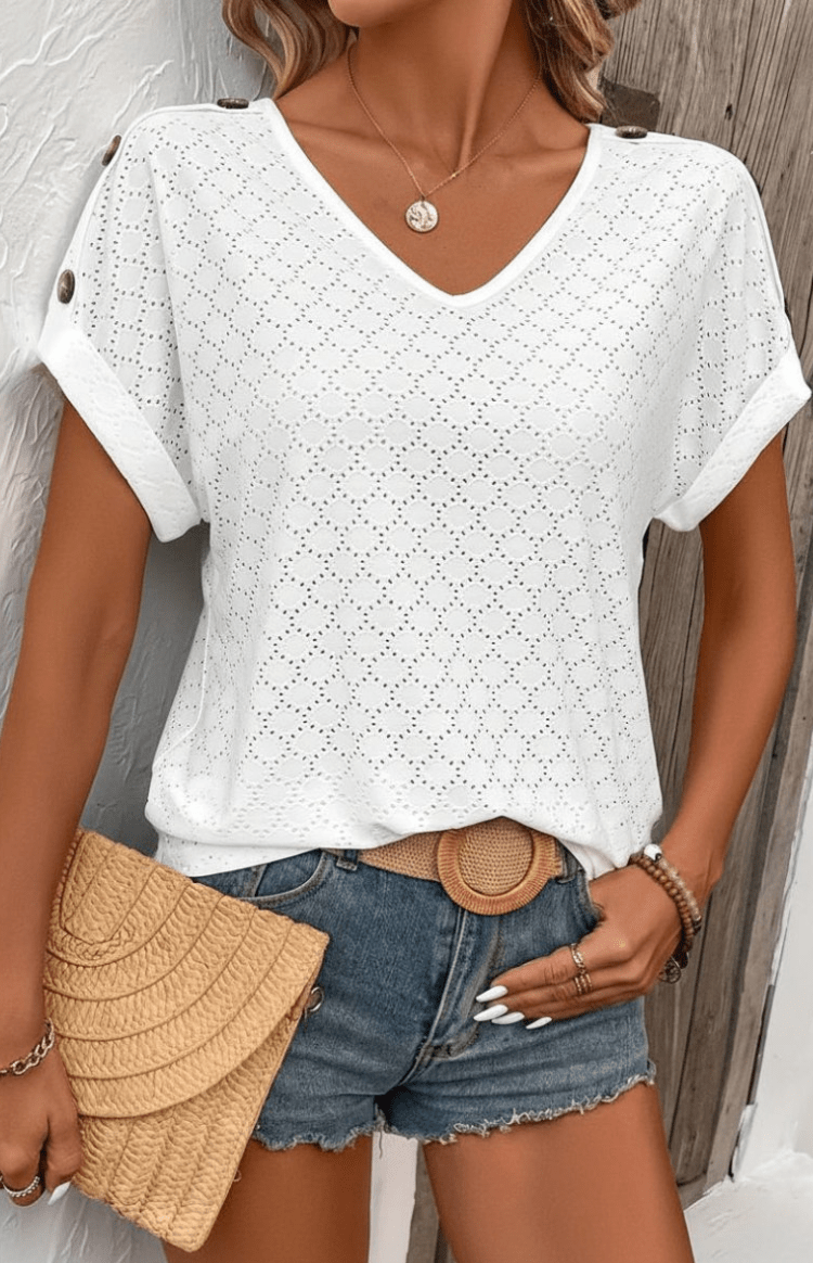 FORMSENSE – Elegant V-Neck T-Shirt Shank Button Detail Effortless Silhouette