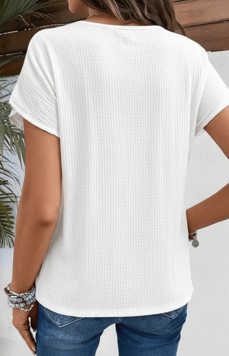 RIVELLA – Casual Button-Up T-Shirt with Chic Knotted Design