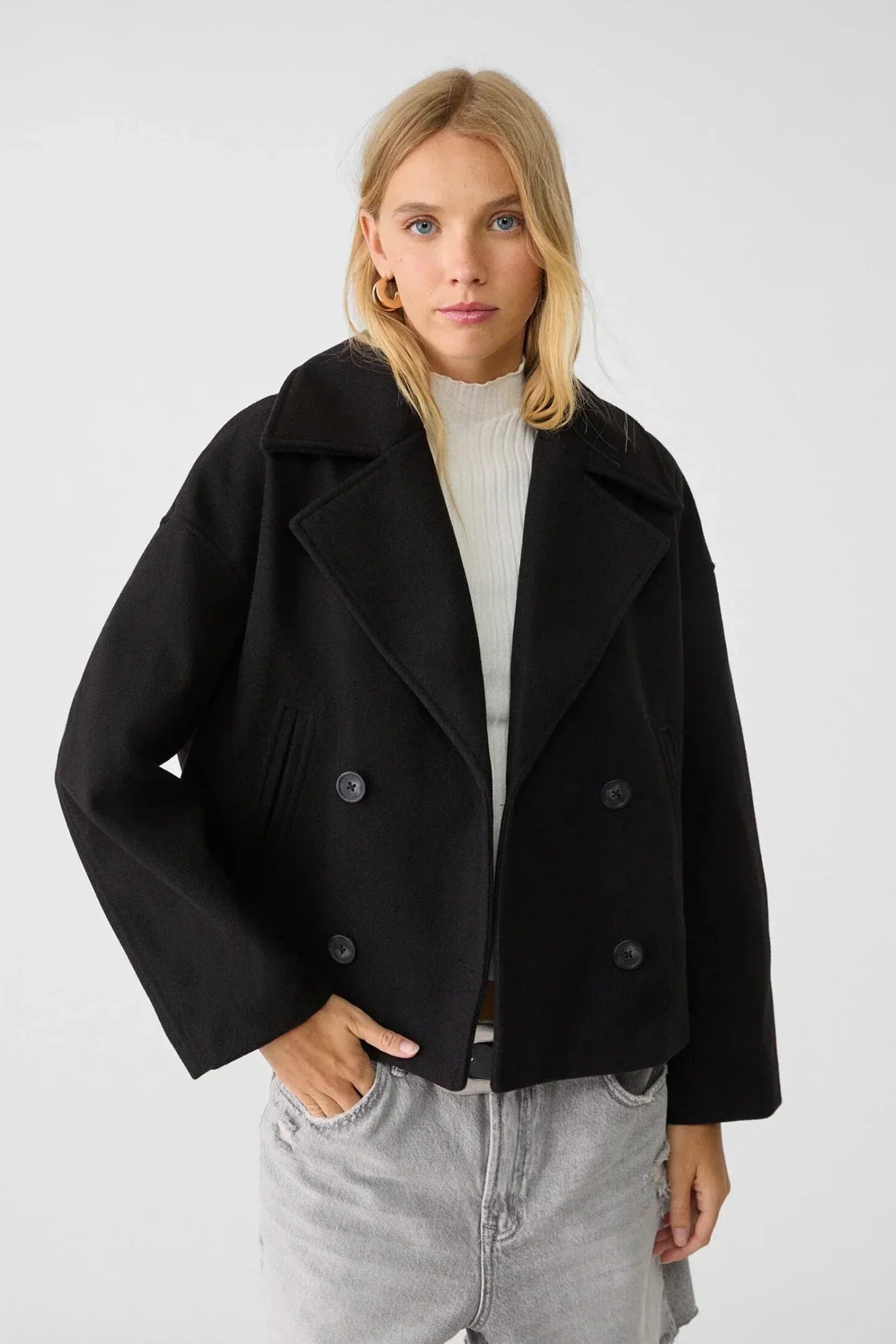 Chic Women's Jacket - Double-Breasted Short Trench for Everyday Style 1