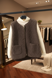 Cozy Women's Fleece Vest - Soft and Stylish for All Seasons 0