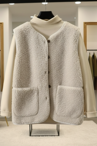 Cozy Women's Fleece Vest - Soft and Stylish for All Seasons 2